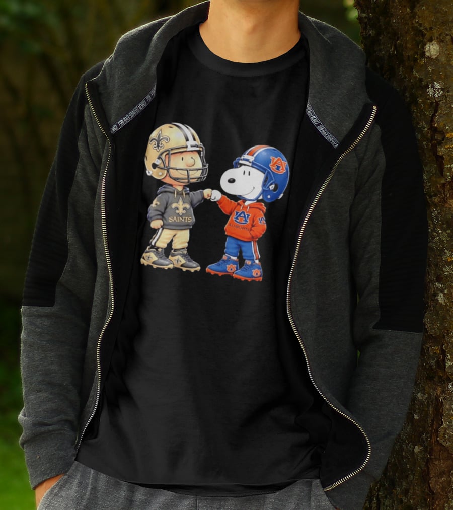 Charlie Brown Saints And Snoopy Auburn Tigers Fist Bump Football T-Shirt