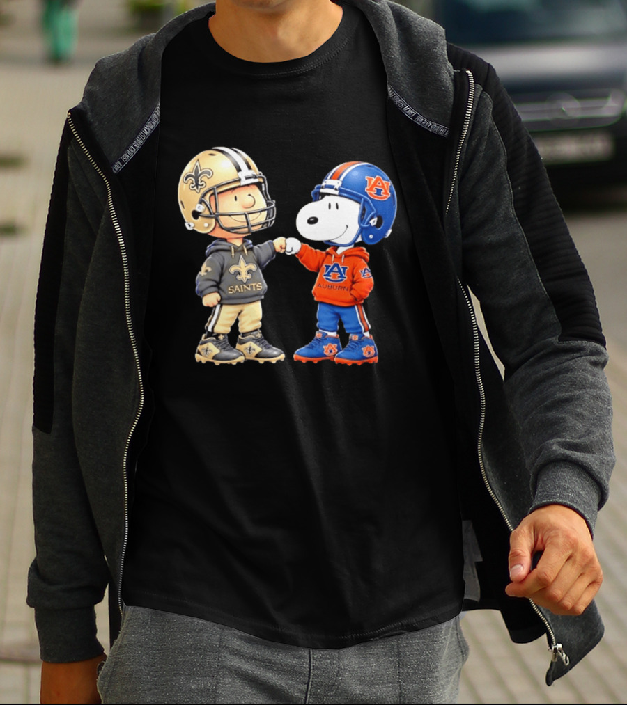 Charlie Brown Saints And Snoopy Auburn Tigers Fist Bump Football T-Shirt