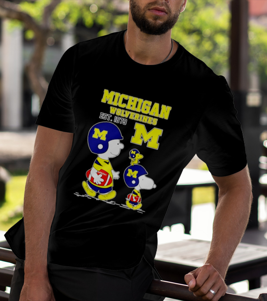 Michigan Wolverines EST 1879 Snoopy Charlie Brown Football Iconic M T-Shirt