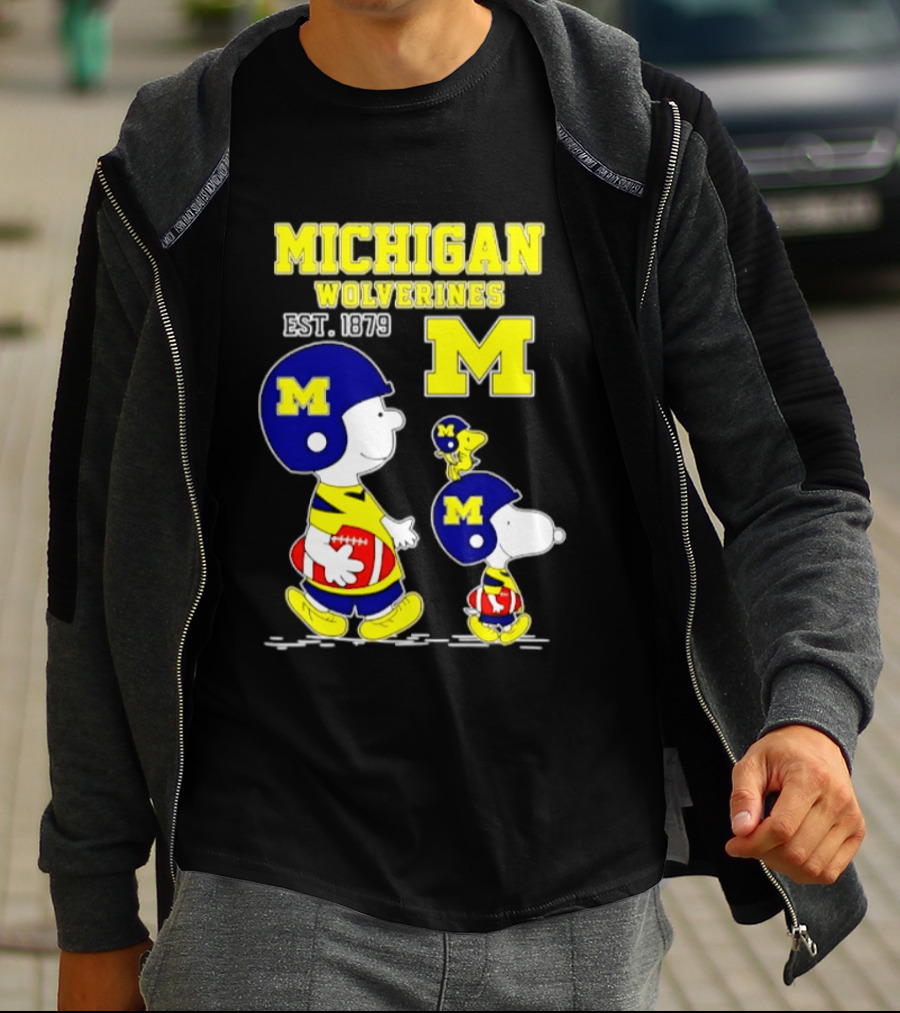 Michigan Wolverines EST 1879 Snoopy Charlie Brown Football Iconic M T-Shirt
