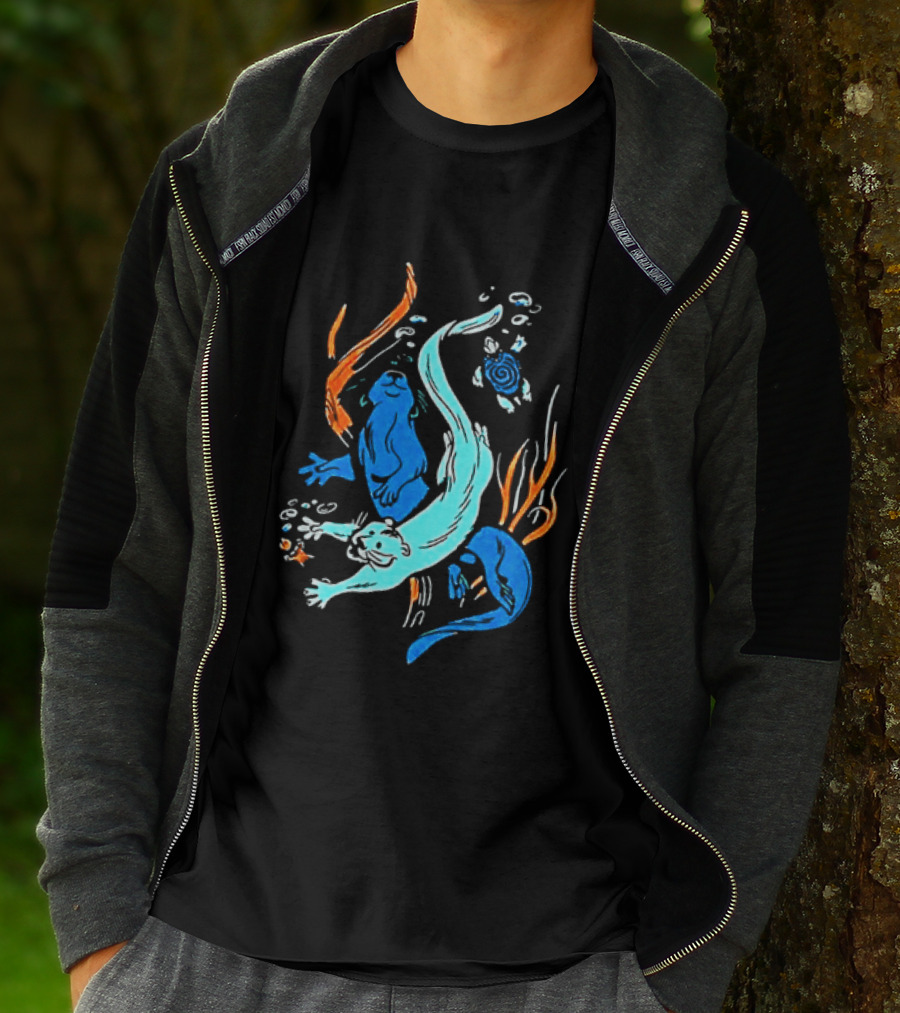 Swimming Otters Sea Life Ocean Nature Wildlife Playful Underwater Scene T-Shirt