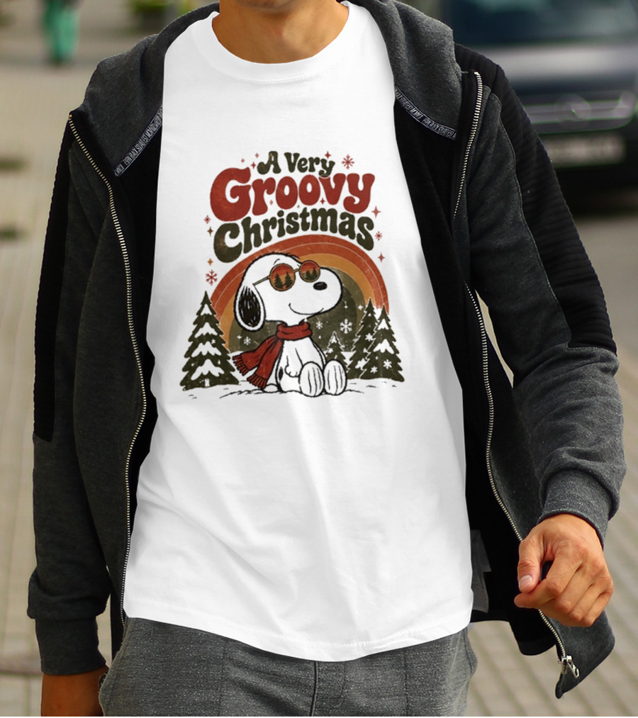 Snoopy A Very Groovy Christmas Retro Holiday Peanuts T-Shirt