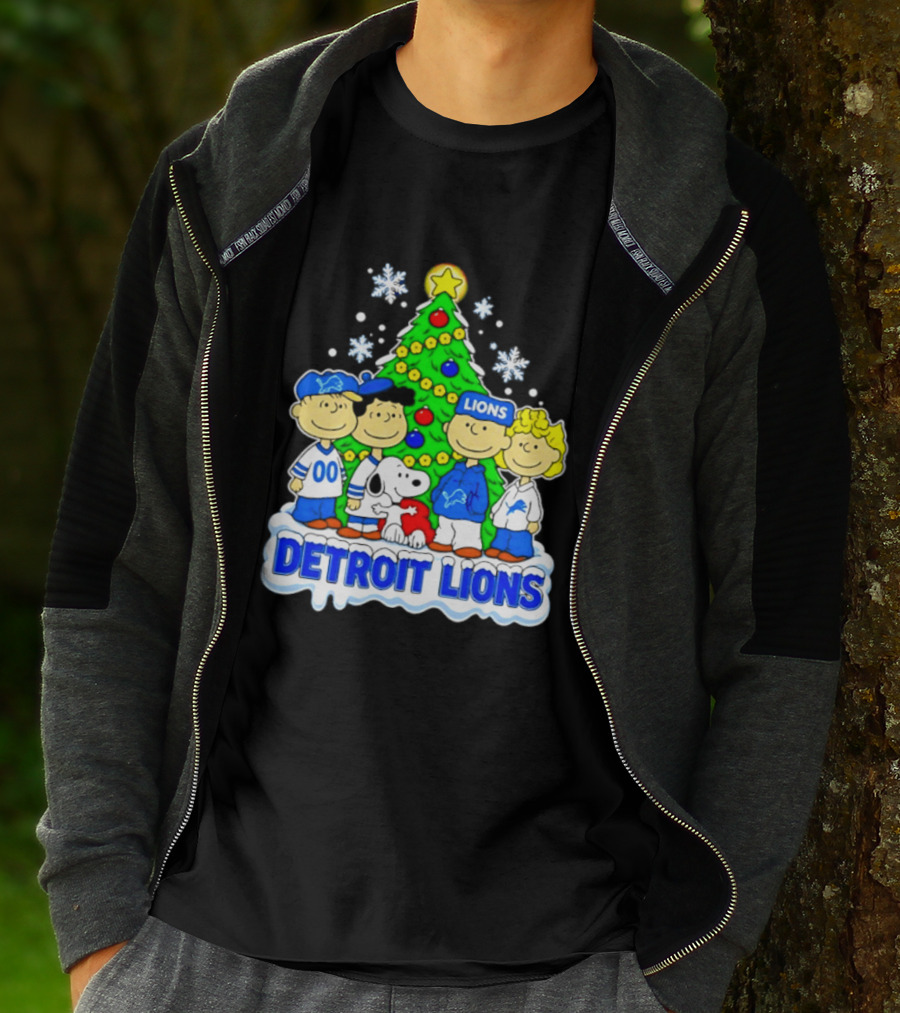 Peanuts Christmas Tree Detroit Lions Team Snoopy Woodstock T-Shirt