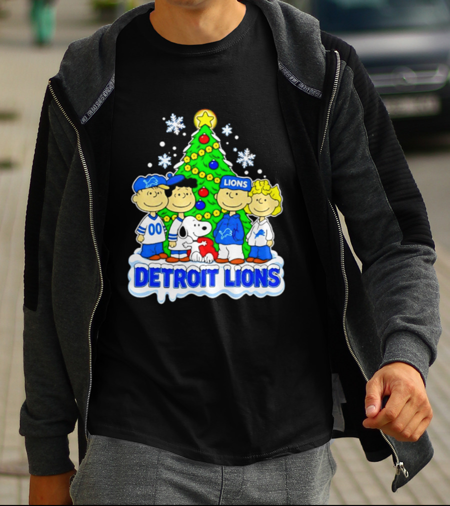 Peanuts Christmas Tree Detroit Lions Team Snoopy Woodstock T-Shirt