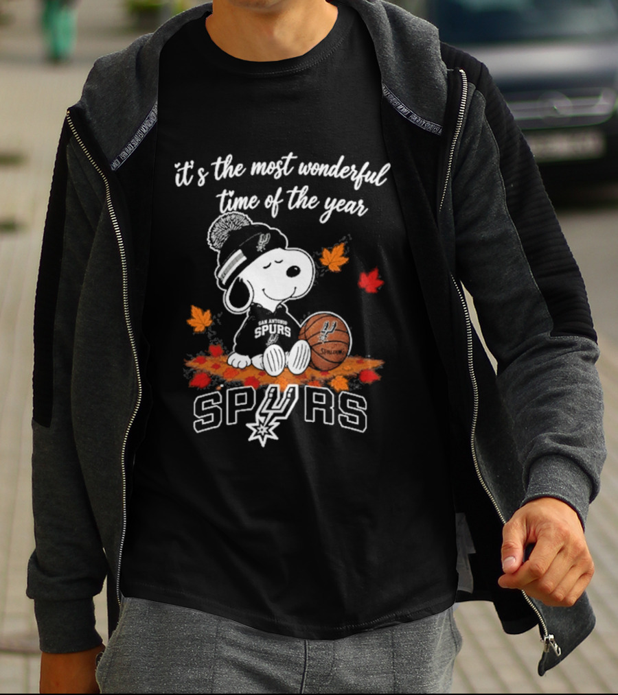San Antonio Spurs Snoopy It's The Most Wonderful Time Of The Year Autumn Football Leaves T-Shirt