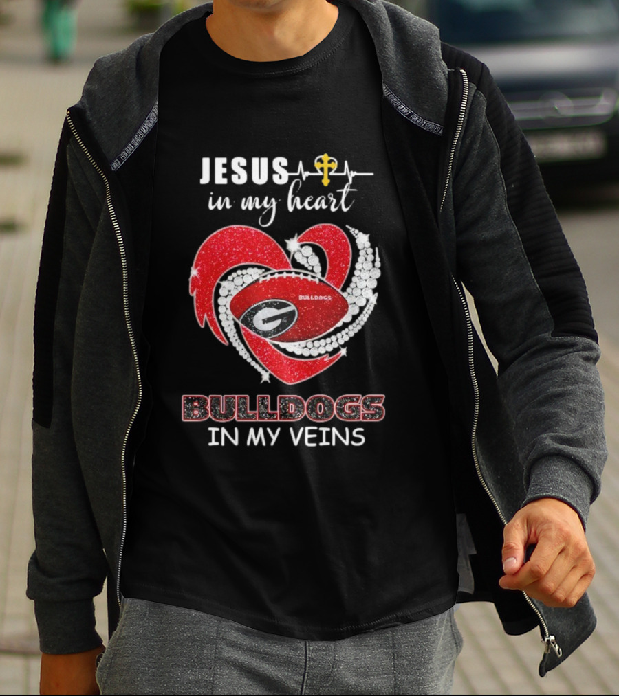 Jesus In My Heart Bulldogs In My Veins Diamond Heart T-Shirt