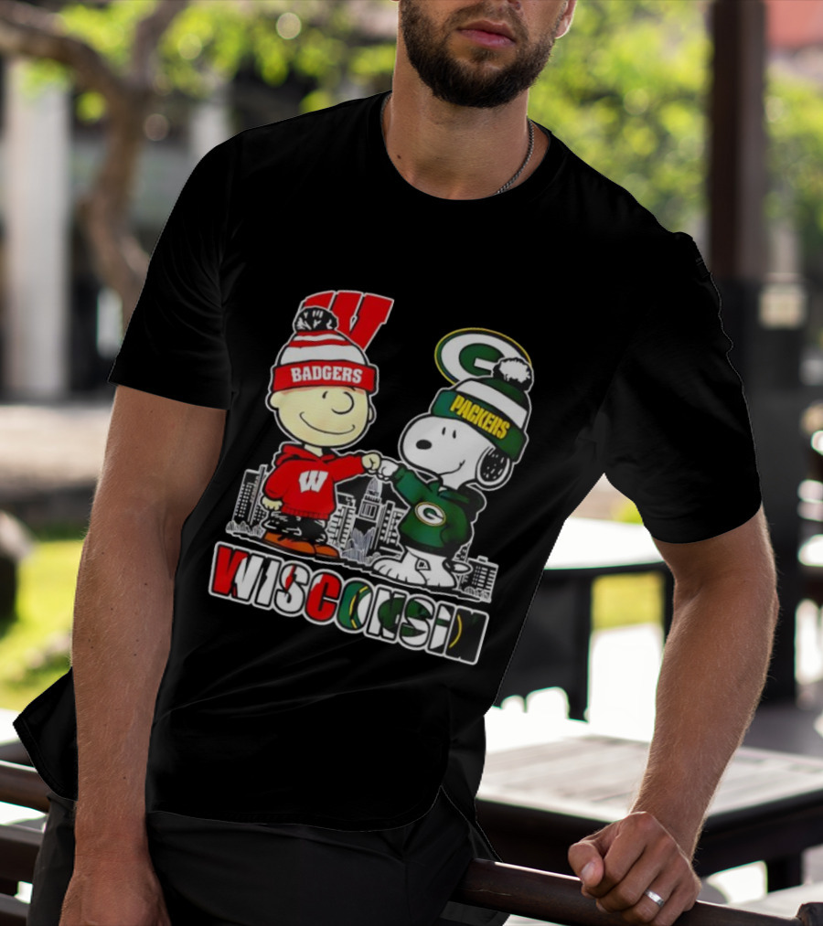 Peanuts Wisconsin Badgers Packers Wisconsin Snoopy Charlie Brown T-Shirt