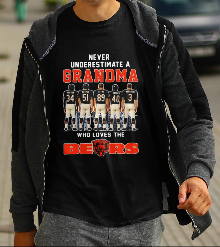 Never Underestimate A Grandma Who Loves The Chicago Bears Payton Butkus Ditka Sayers Singletary T-Shirt