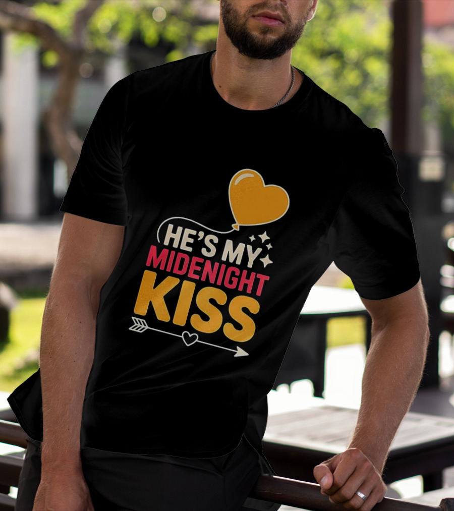 Happy New Year Midnight Kiss Heart Balloon And Arrow T-Shirt