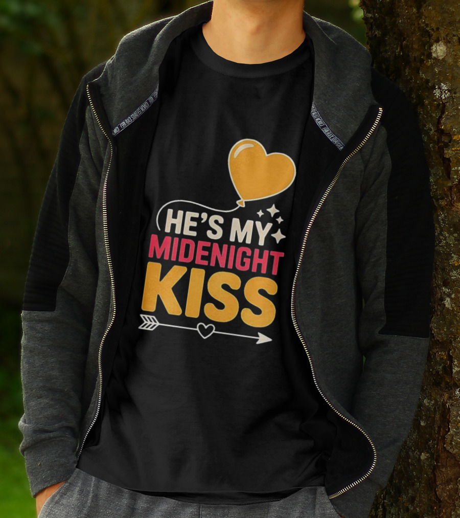 Happy New Year Midnight Kiss Heart Balloon And Arrow T-Shirt