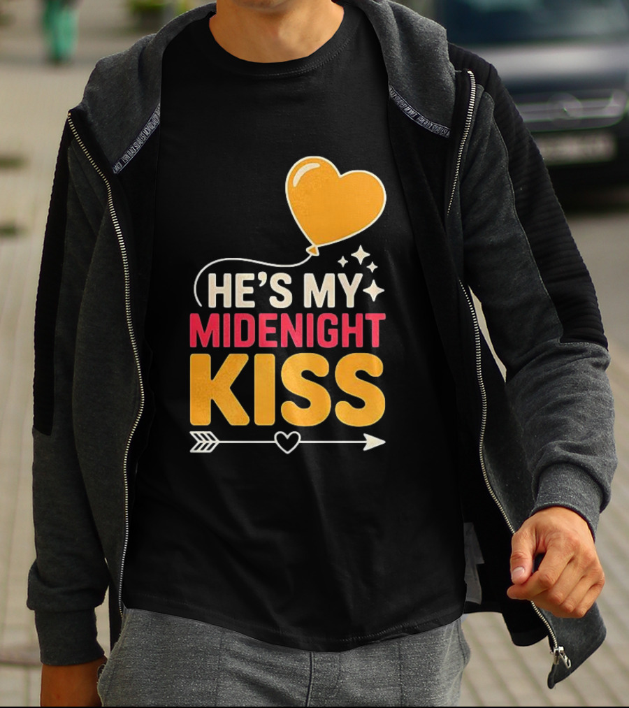 Happy New Year Midnight Kiss Heart Balloon And Arrow T-Shirt