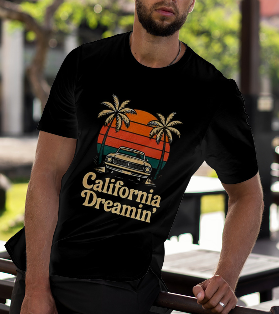California Dreamin Vintage Sunset Car Palm Trees T-Shirt
