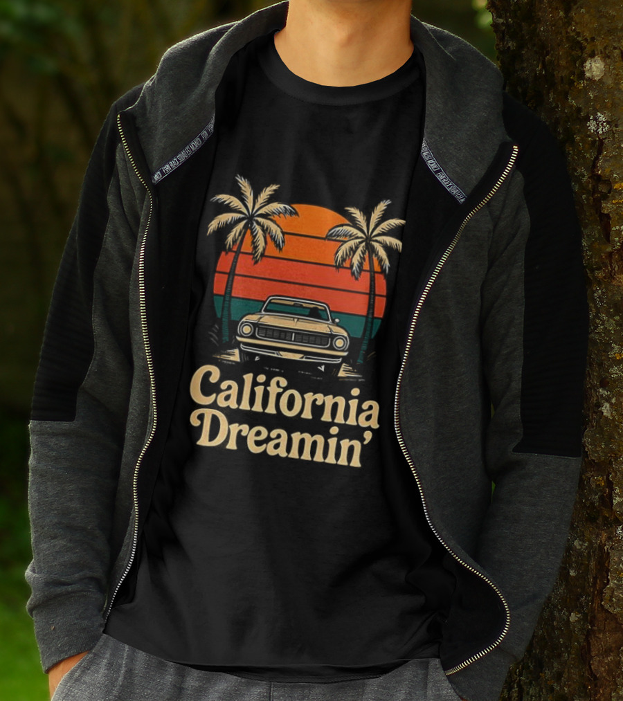 California Dreamin Vintage Sunset Car Palm Trees T-Shirt