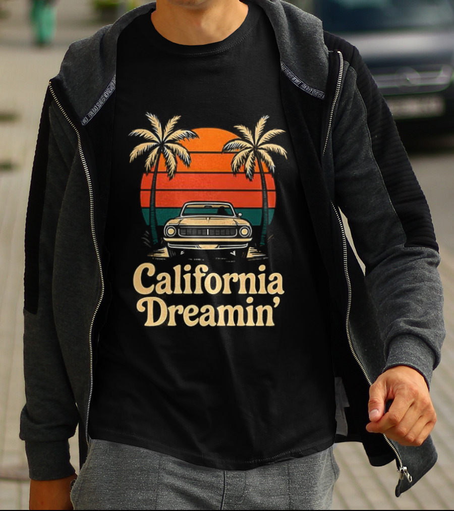 California Dreamin Vintage Sunset Car Palm Trees T-Shirt