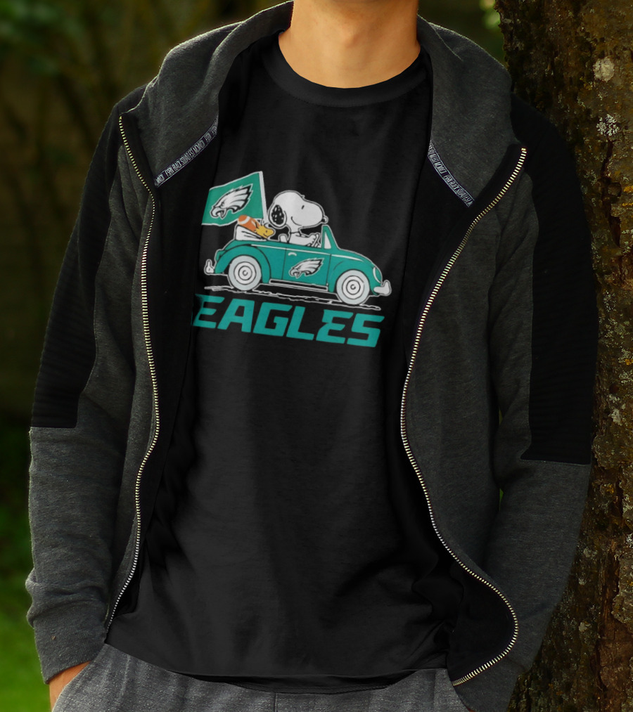 Snoopy Woodstock Driving Car With Philadelphia Eagles Flag EAGLES T-Shirt
