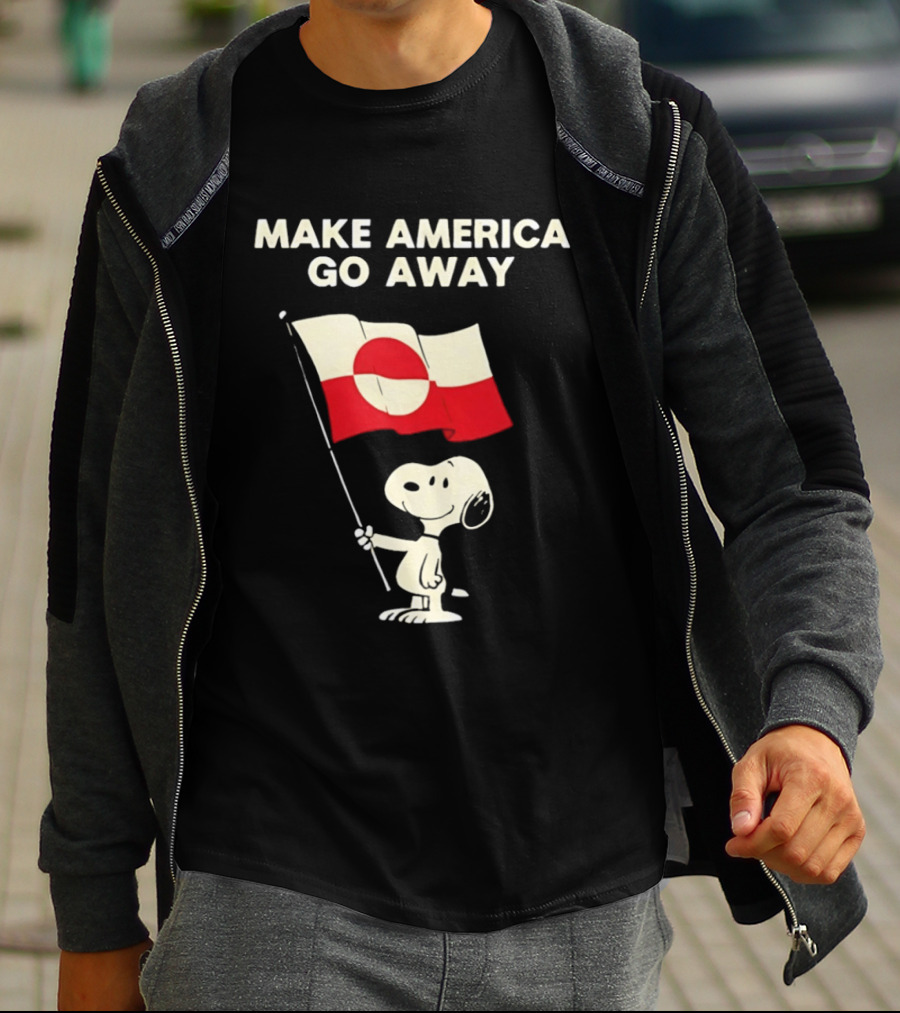 Snoopy Holding Greenland Flag Make America Go Away T-Shirt