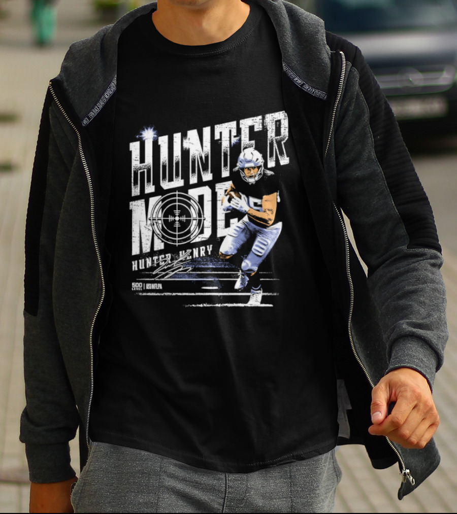 Hunter Henry Hunter Mode New England Patriots Target Accuracy Football T-Shirt