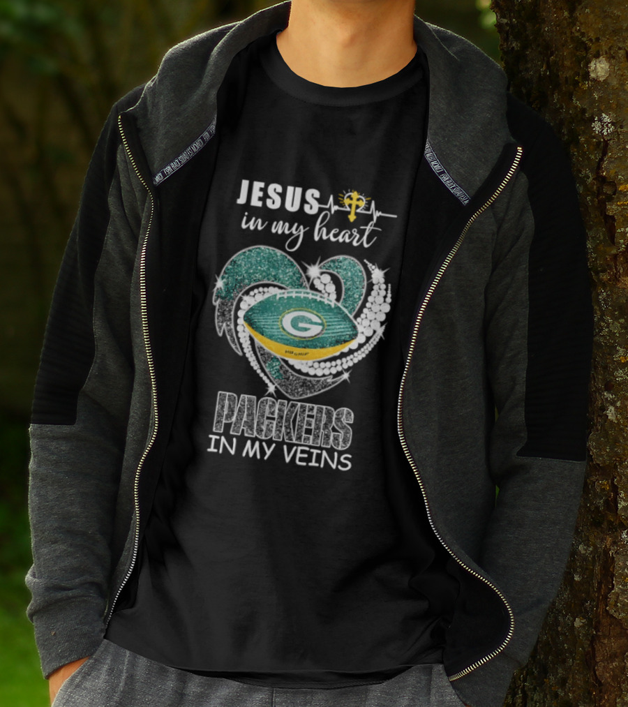 Jesus In My Heart Green Bay Packers In My Veins Diamond Heart Shape T-Shirt
