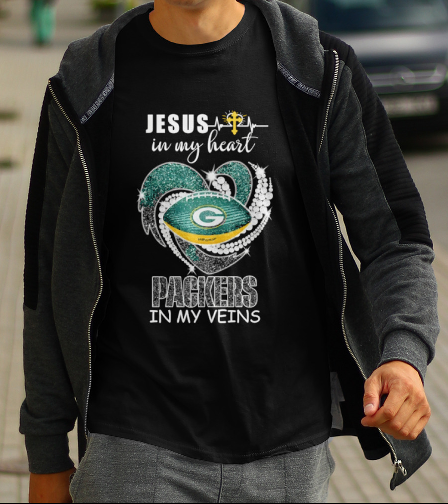 Jesus In My Heart Green Bay Packers In My Veins Diamond Heart Shape T-Shirt