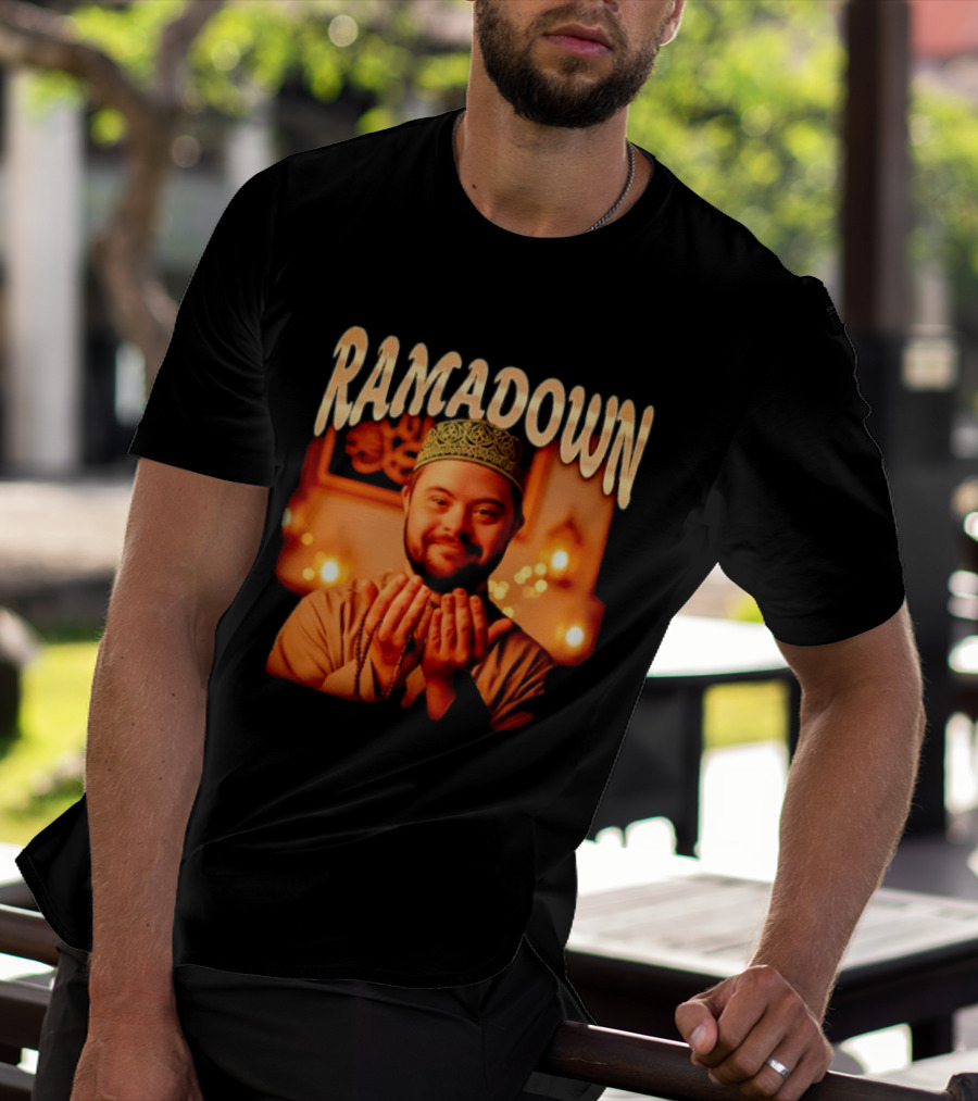Ramadown Mens Kufi Malawi Hexa Series Smiling Man Praying Ramadan T-Shirt