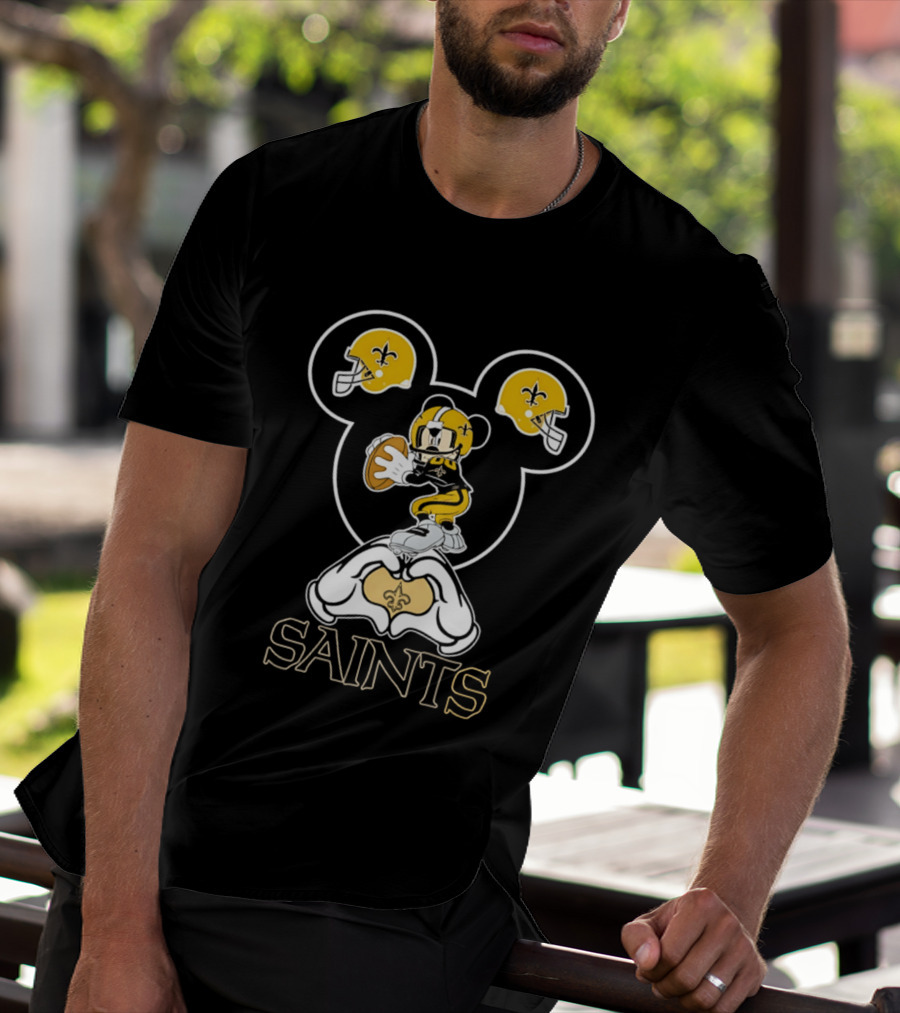 New Orleans Saints Mickey Mouse Football Heart Hands T-Shirt