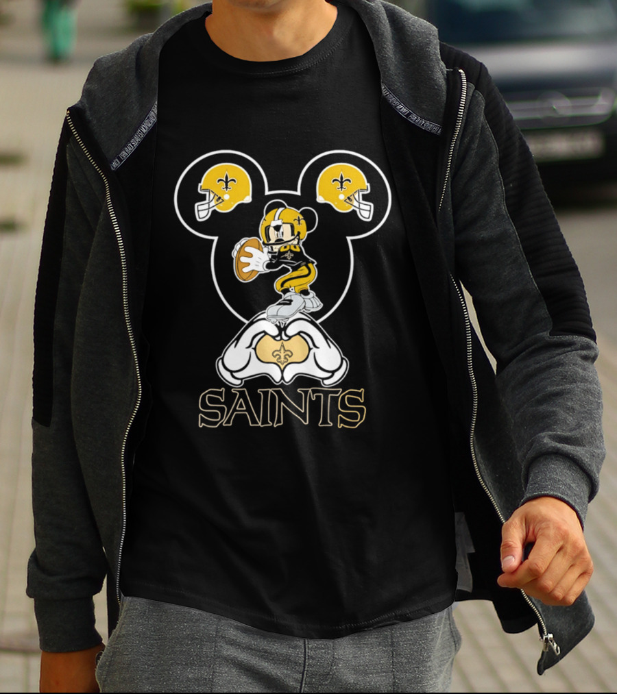 New Orleans Saints Mickey Mouse Football Heart Hands T-Shirt