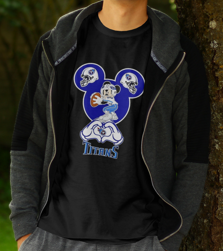 Tennessee Titans Mickey Mouse Football Heart Hands T-Shirt