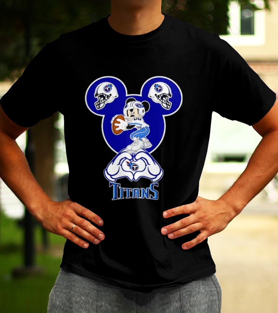 Tennessee Titans Mickey Mouse Football Heart Hands T-Shirt