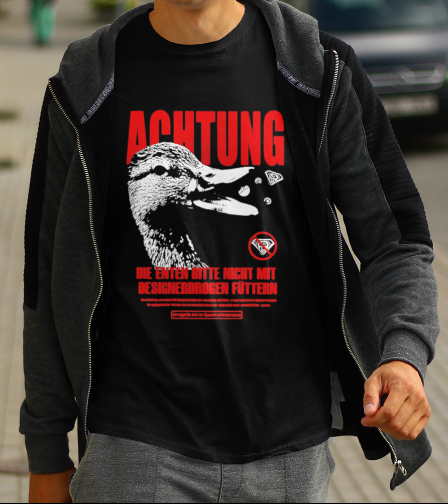 Achtung Die Enten Bitte Nicht Mit Designerdrogen Füttern T-Shirt
