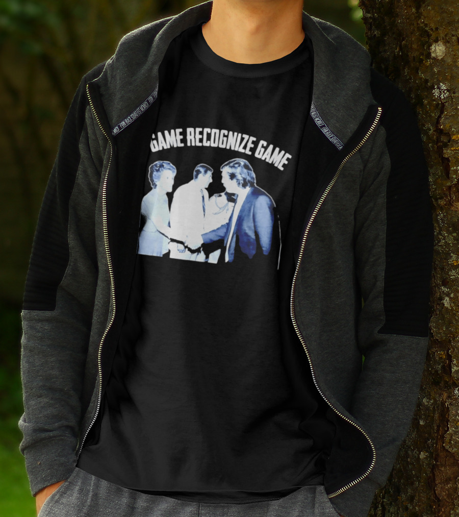 Game Recognize Game Donald Trump Shakes Hands With Ronald Reagan T-Shirt