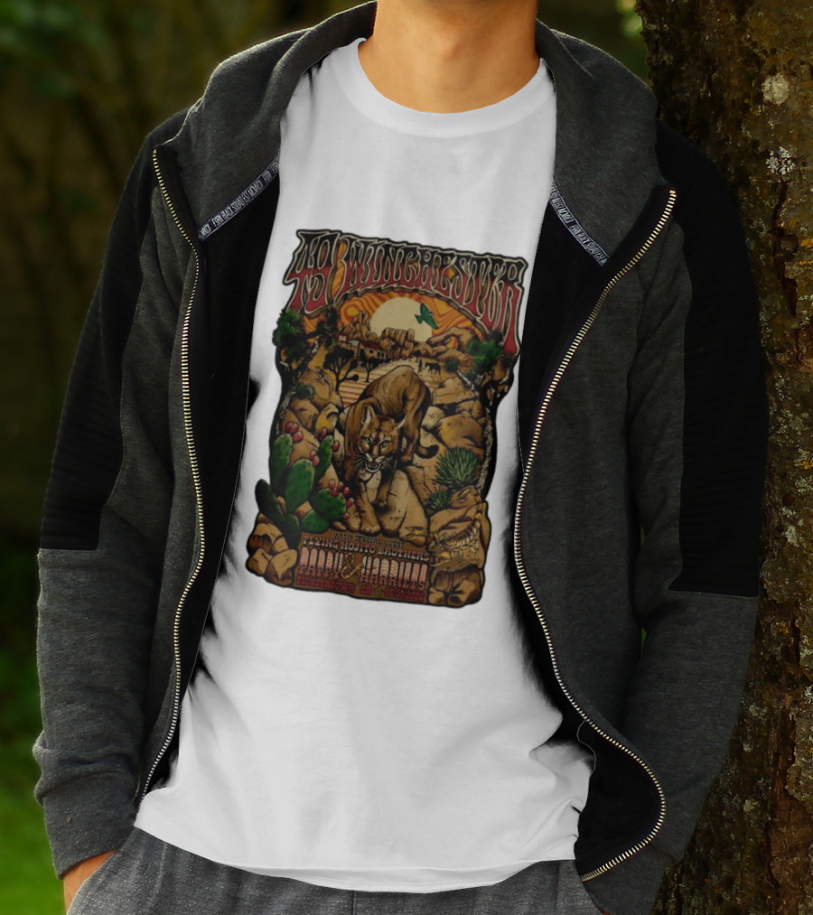 49 Winchester Pioneertown May 9 2026 Flying Mojito Brothers Pap Yu Harlins Cat Desert Scene T-Shirt