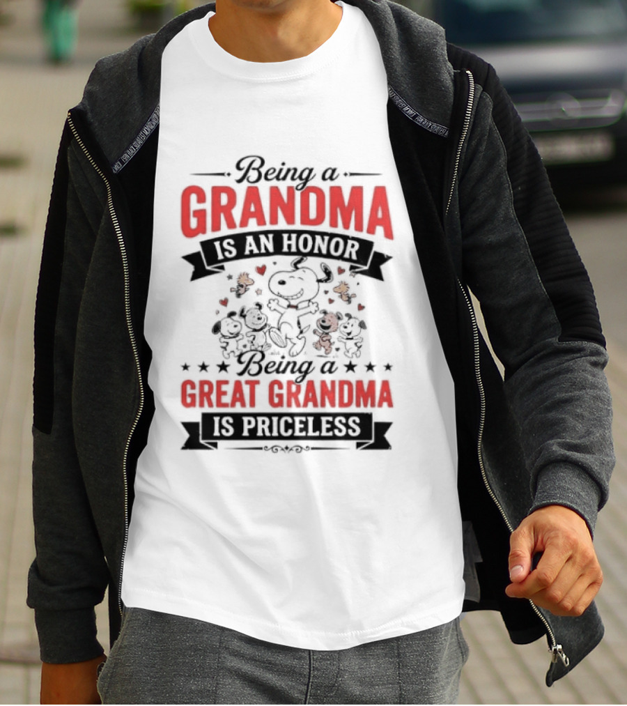 Being A Grandma Is An Honor Great Grandma Is Priceless Snoopy Peanuts T-Shirt