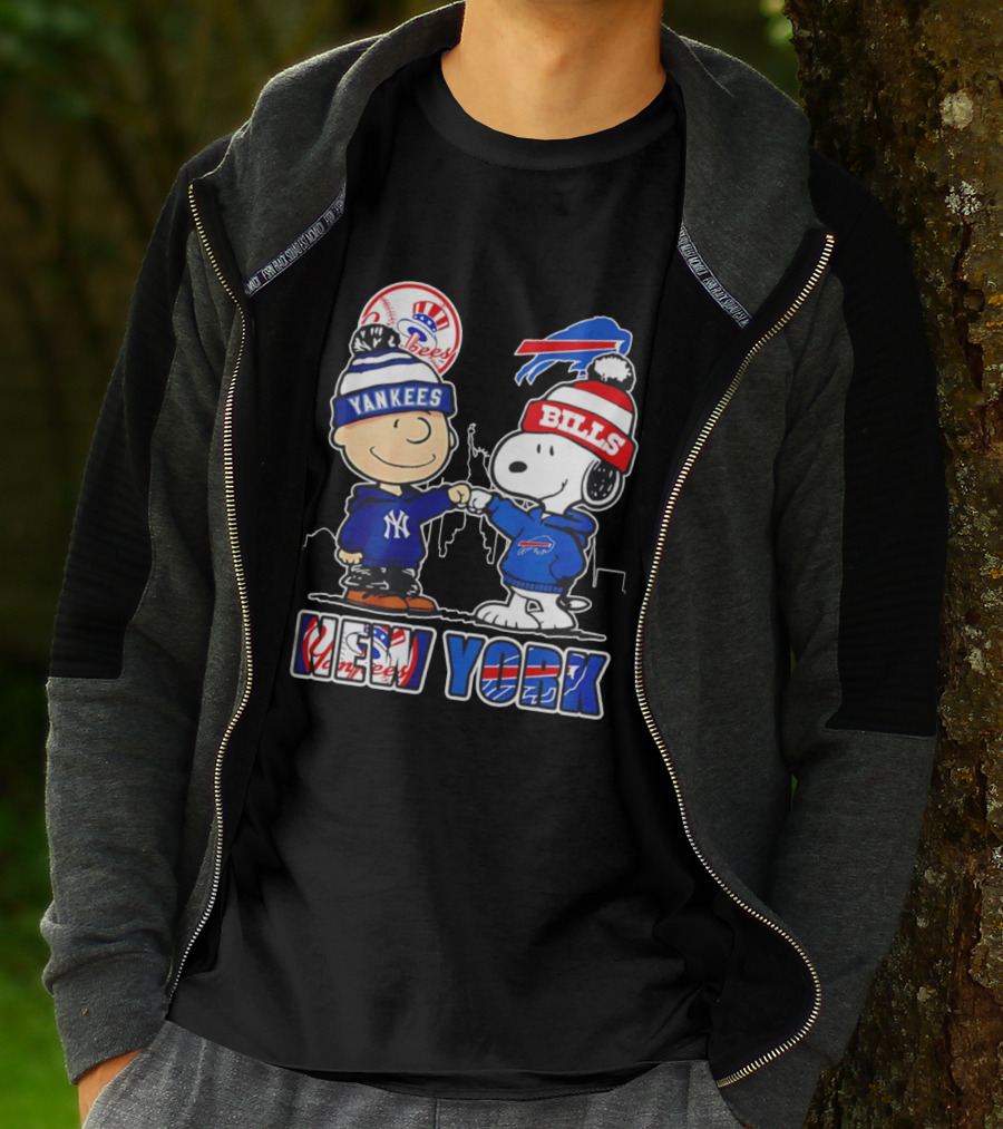New York Yankees Buffalo Bills Charlie Brown Snoopy Fist Bump Skyline T-Shirt