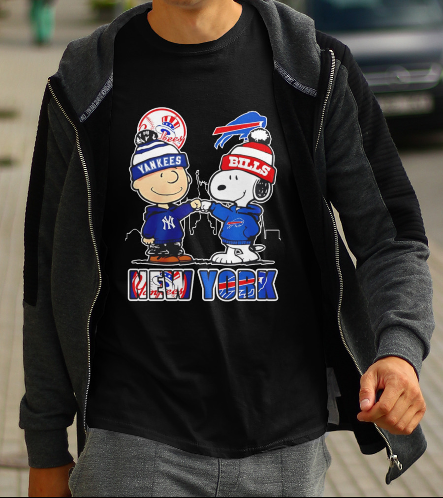 New York Yankees Buffalo Bills Charlie Brown Snoopy Fist Bump Skyline T-Shirt