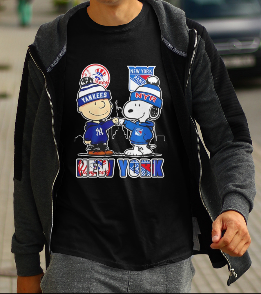 New York Yankees Vs Rangers Charlie Brown Snoopy Fan Gear T-Shirt