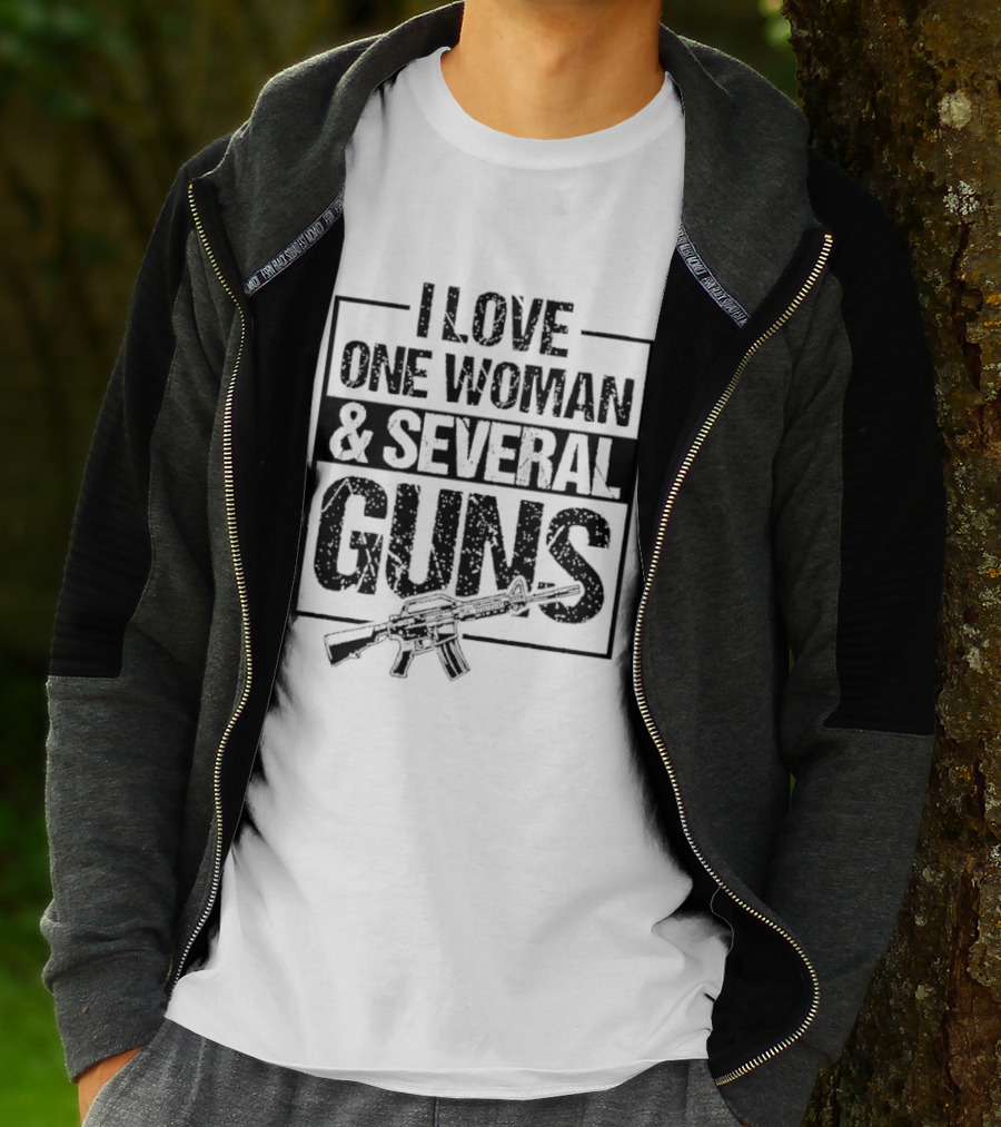 I Love One Woman And Several Guns Vintage American Flag And Bullet Pistols T-Shirt