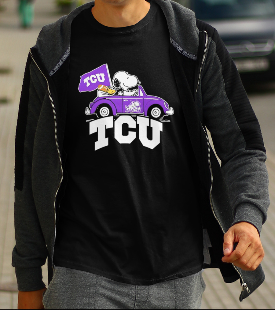 Snoopy Woodstock Driving Purple Car TCU Horned Frogs Flag T-Shirt