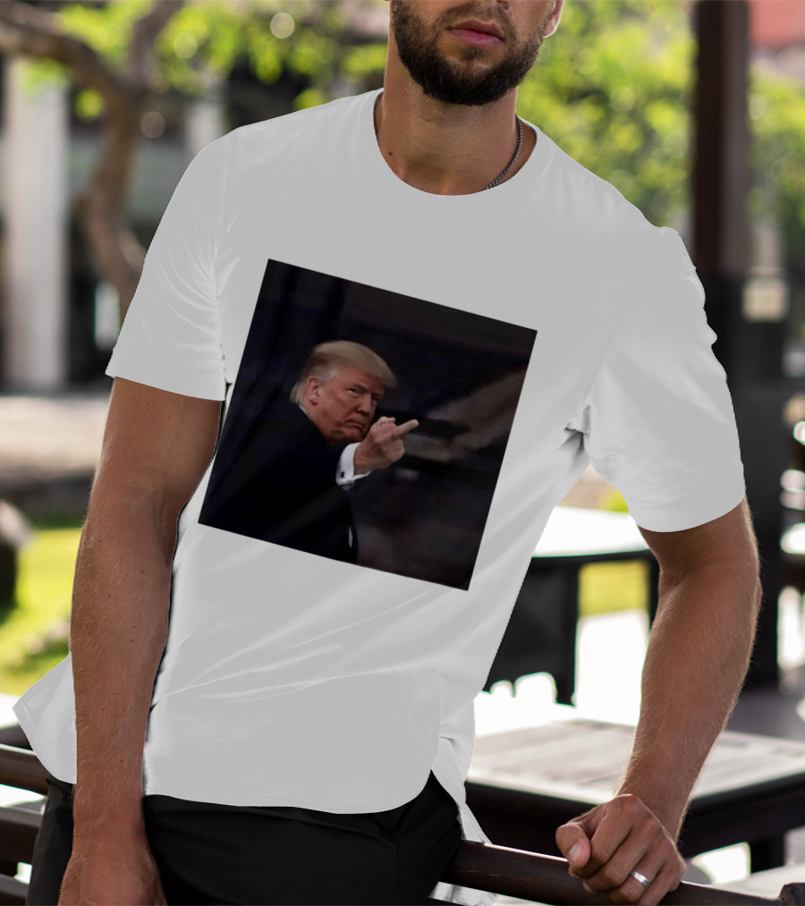 Trump Middle Finger At Heckler T-Shirt