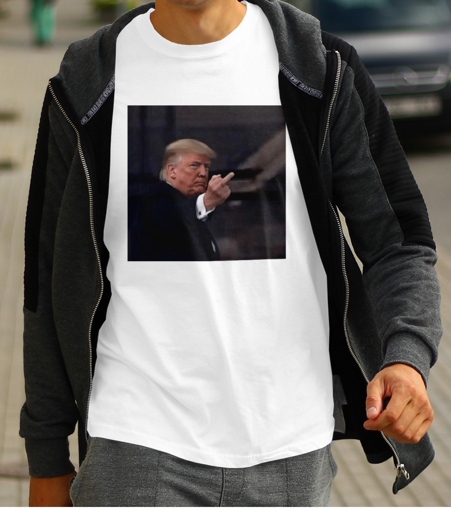 Trump Middle Finger At Heckler T-Shirt