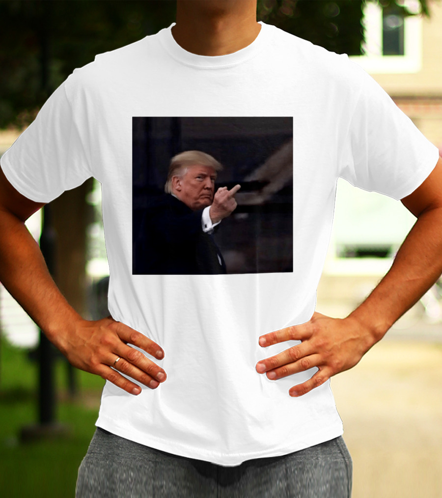 Trump Middle Finger At Heckler T-Shirt