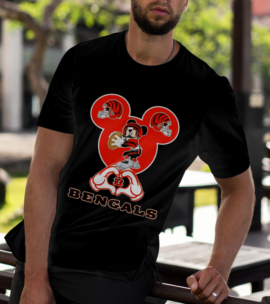 Cincinnati Bengals Mickey Mouse Football Heart Hands T-Shirt
