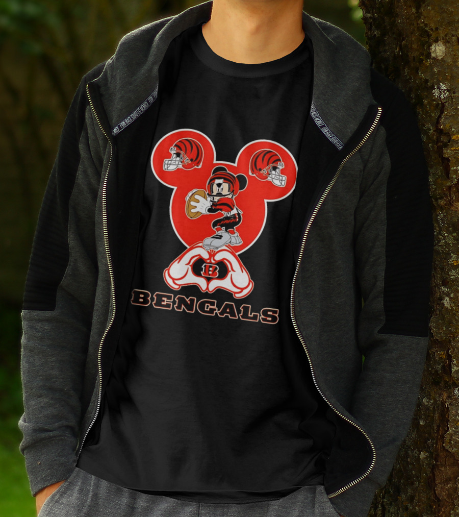 Cincinnati Bengals Mickey Mouse Football Heart Hands T-Shirt