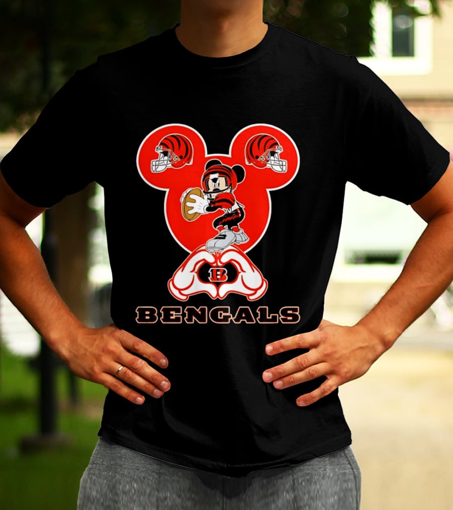 Cincinnati Bengals Mickey Mouse Football Heart Hands T-Shirt