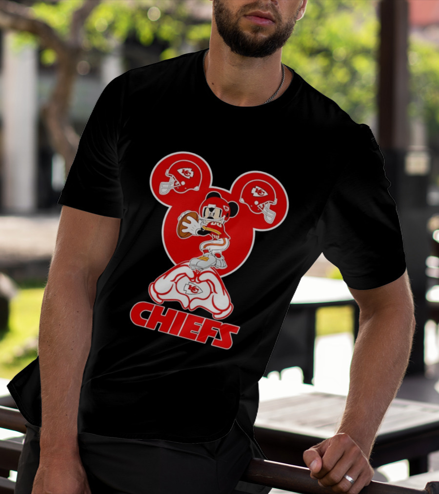 Kansas City Chiefs Mickey Mouse Football Love Heart Hands T-Shirt