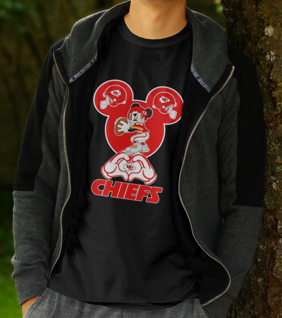 Kansas City Chiefs Mickey Mouse Football Love Heart Hands T-Shirt
