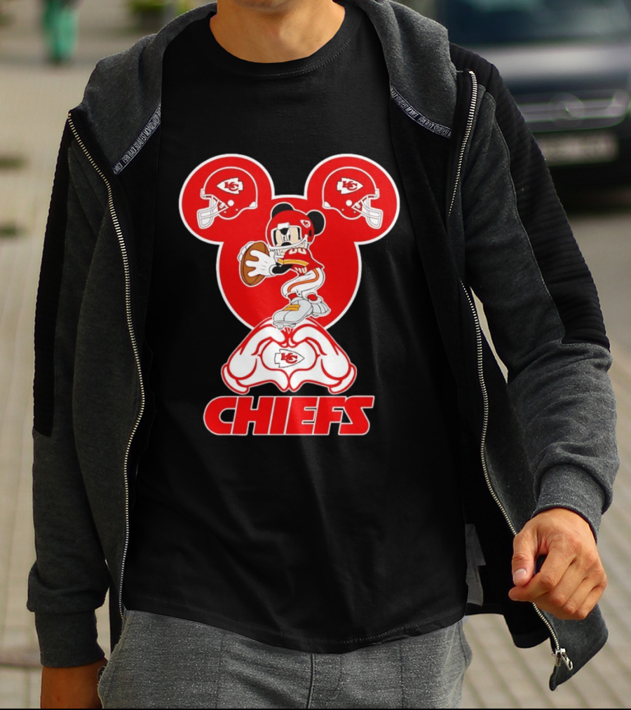 Kansas City Chiefs Mickey Mouse Football Love Heart Hands T-Shirt