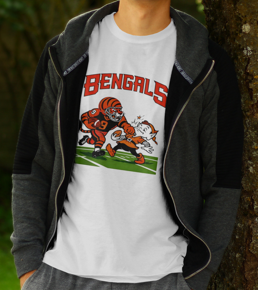 Bengals Tiger Player Tackling Browns Elf Cleveland Rivalry T-Shirt