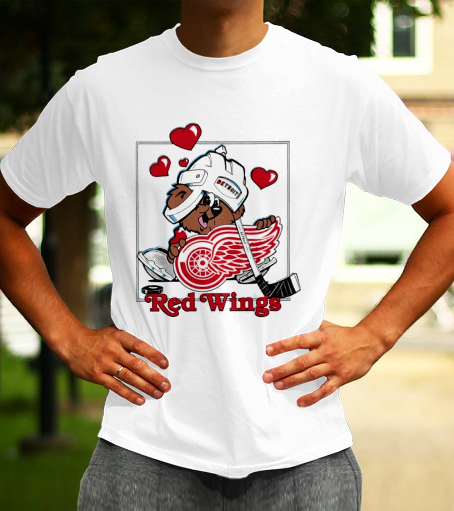Detroit Red Wings Bear Hugging Hockey Heart With Hearts T-Shirt