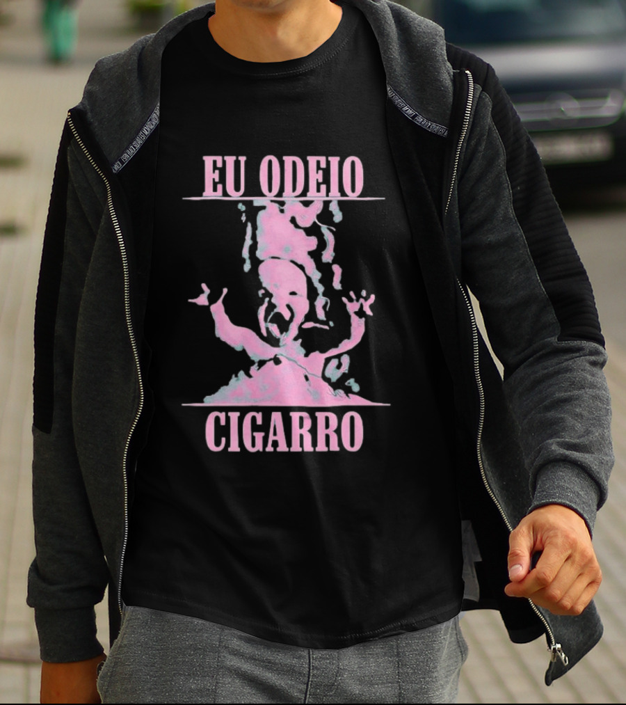 Eu Odeio Cigarro Anti Smoking Pink Smoke Face T-Shirt