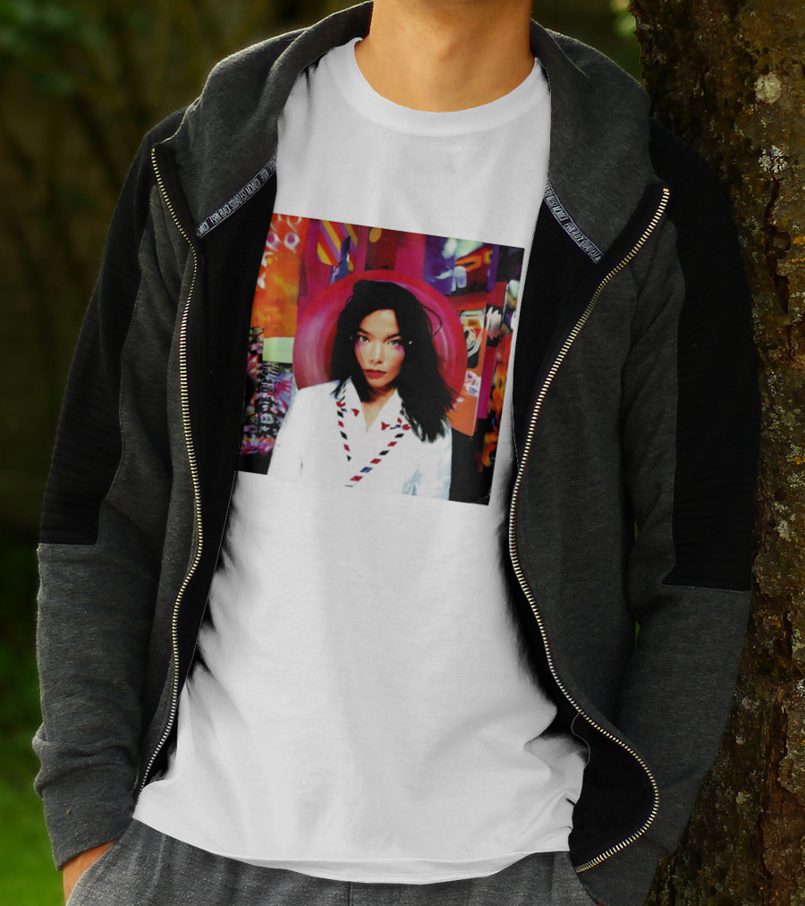 Anne Hathaway Björk And T-Shirt
